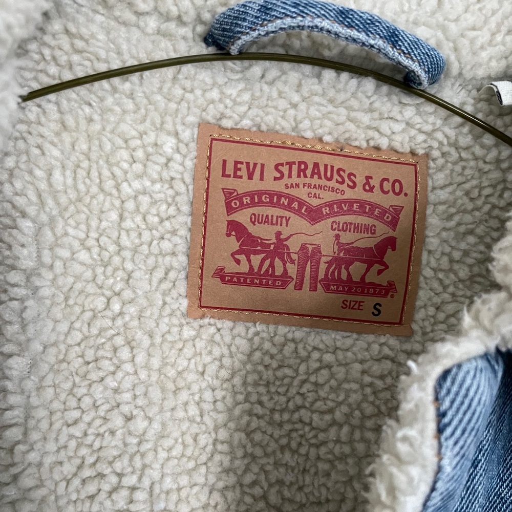 Levi Strauss & Co Sherpa lined Jean Jacket - Picture 2 of 4